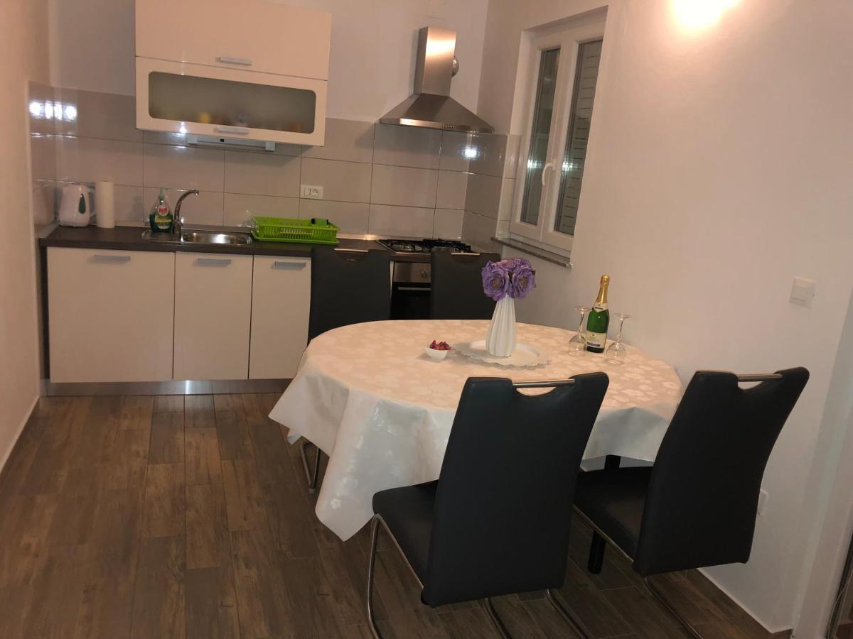 Apartmani Ivana Cres Exterior foto